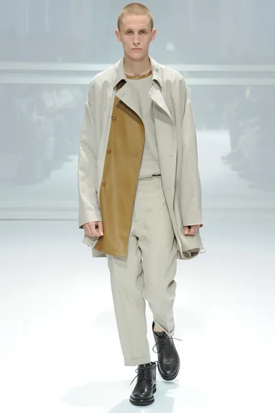 Look 19
